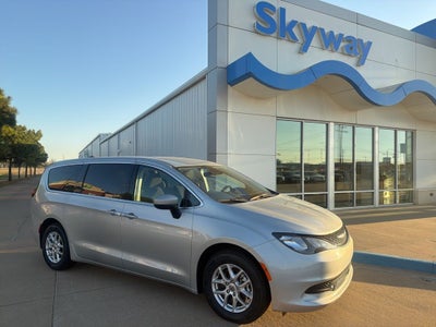 2023 Chrysler Voyager LX