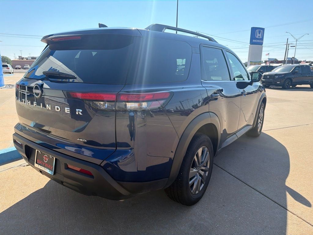 2025 Nissan Pathfinder SV