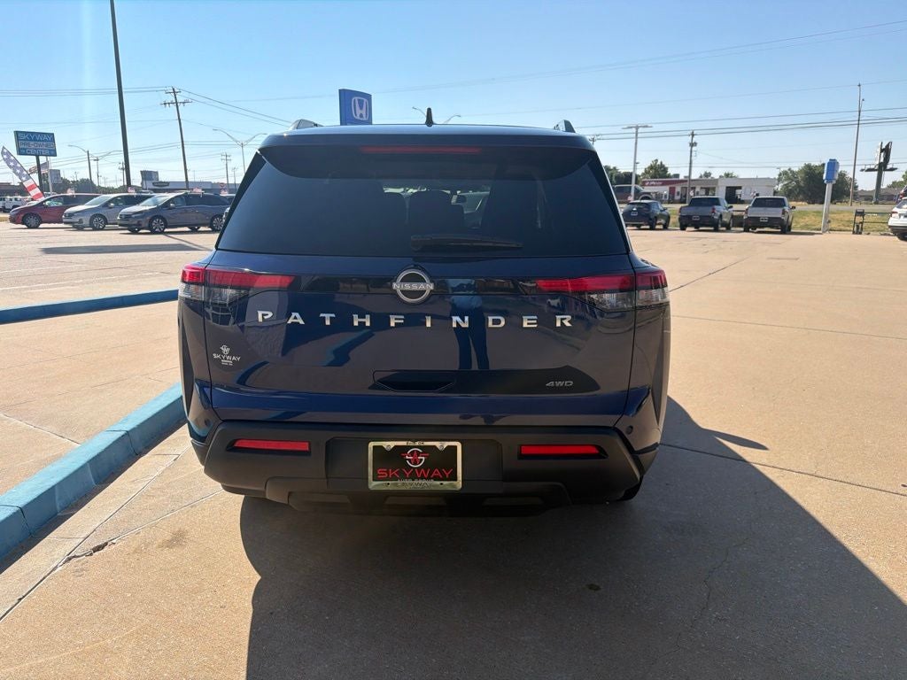 2025 Nissan Pathfinder SV