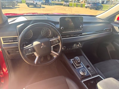 2024 Mitsubishi Outlander SE